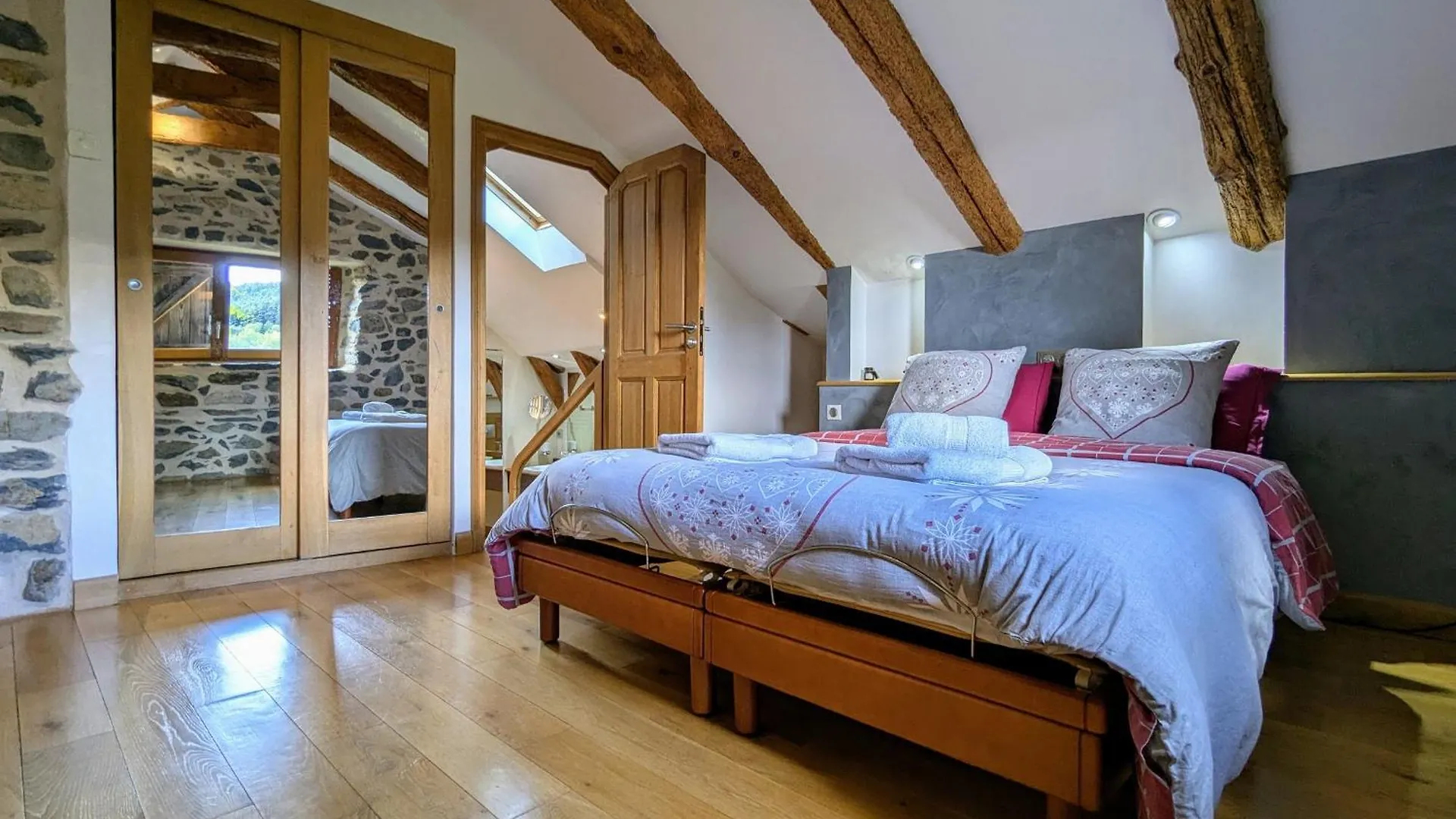 Gite D'Exception Avec Spa, Jardin Paysage Et Equipements Haut De Gamme A Blanlhac - Fr-1-582-201 Rosieres  France