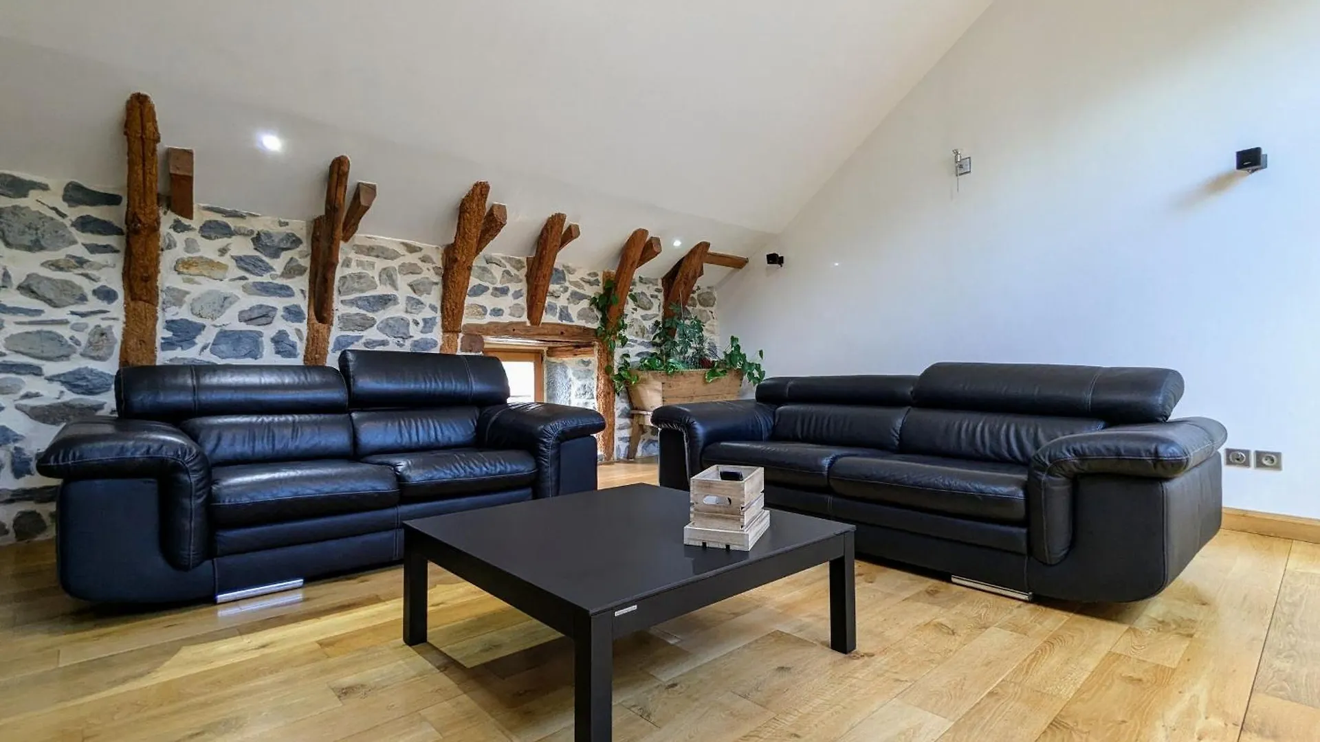 Gite D'Exception Avec Spa, Jardin Paysage Et Equipements Haut De Gamme A Blanlhac - Fr-1-582-201 Rosieres  Rosieres (Haute-Loire)