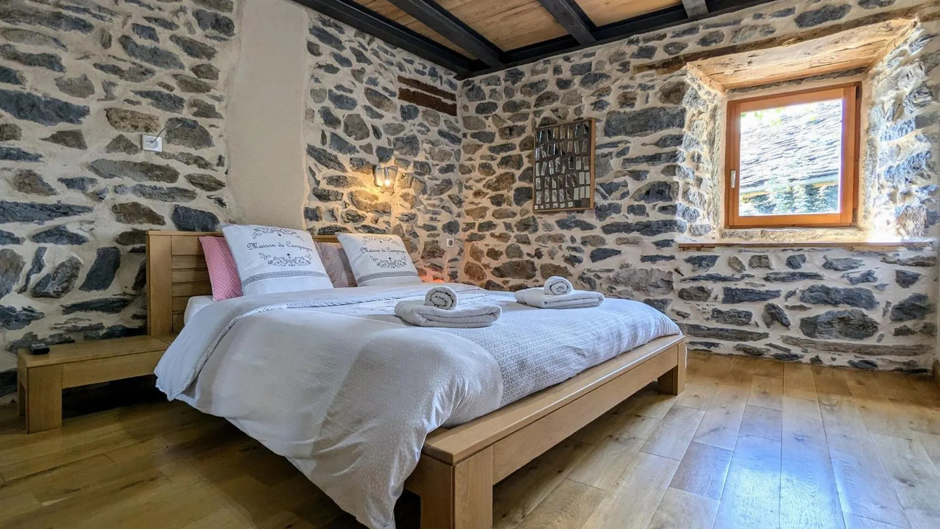Gite D'Exception Avec Spa, Jardin Paysage Et Equipements Haut De Gamme A Blanlhac - Fr-1-582-201 Rosieres  France