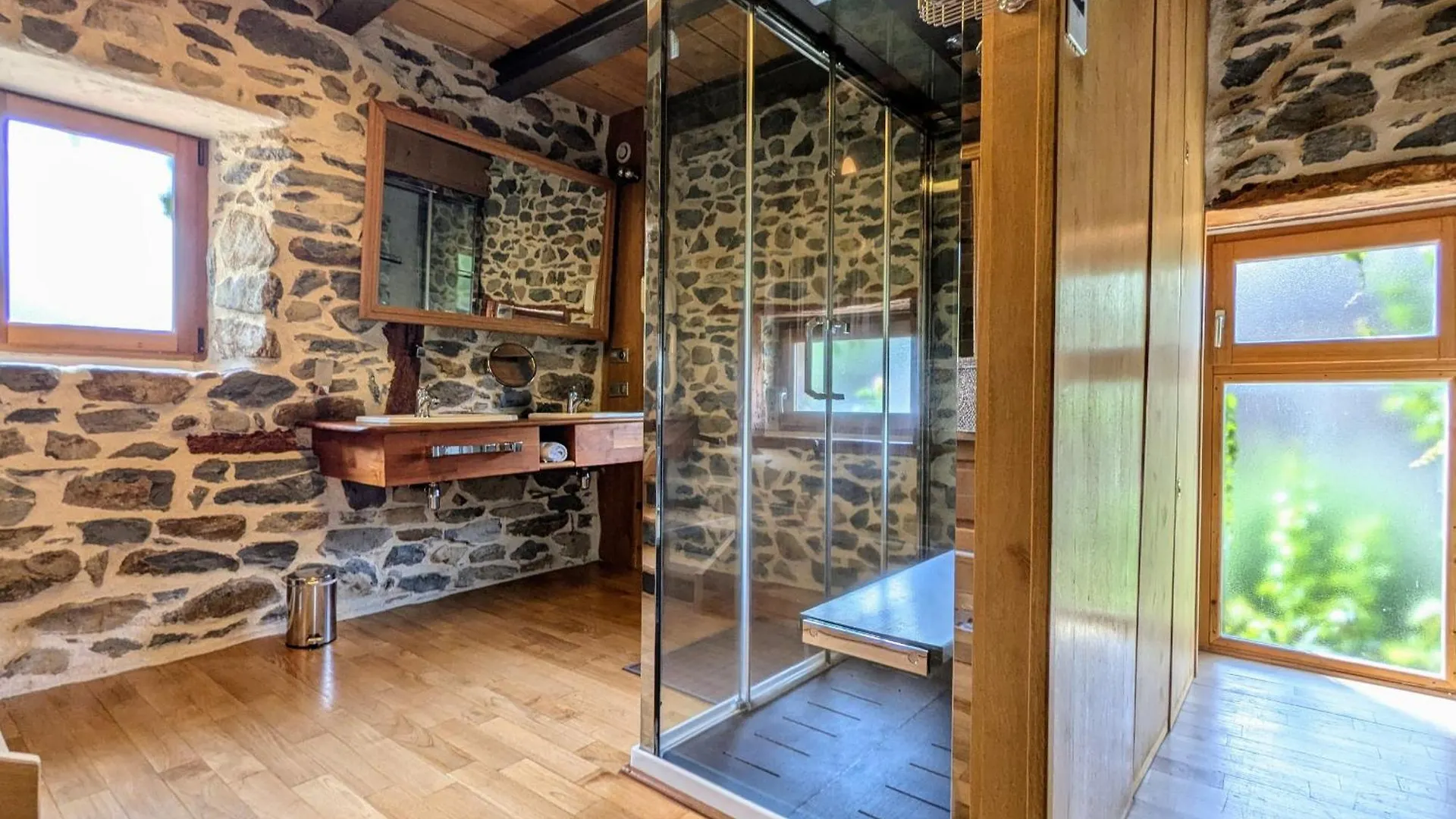 Gite D'Exception Avec Spa, Jardin Paysage Et Equipements Haut De Gamme A Blanlhac - Fr-1-582-201 Rosieres  Holiday home