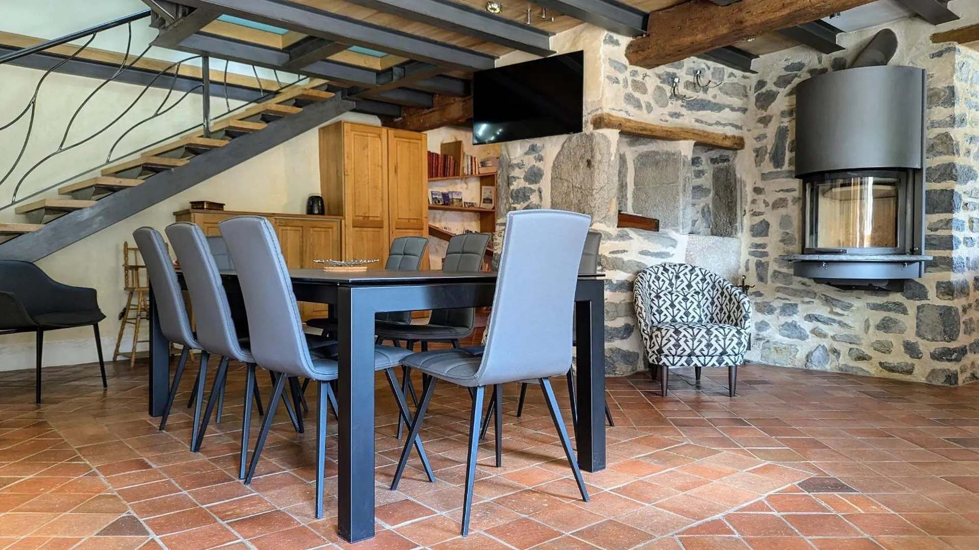 Gite D'Exception Avec Spa, Jardin Paysage Et Equipements Haut De Gamme A Blanlhac - Fr-1-582-201 Rosieres  France