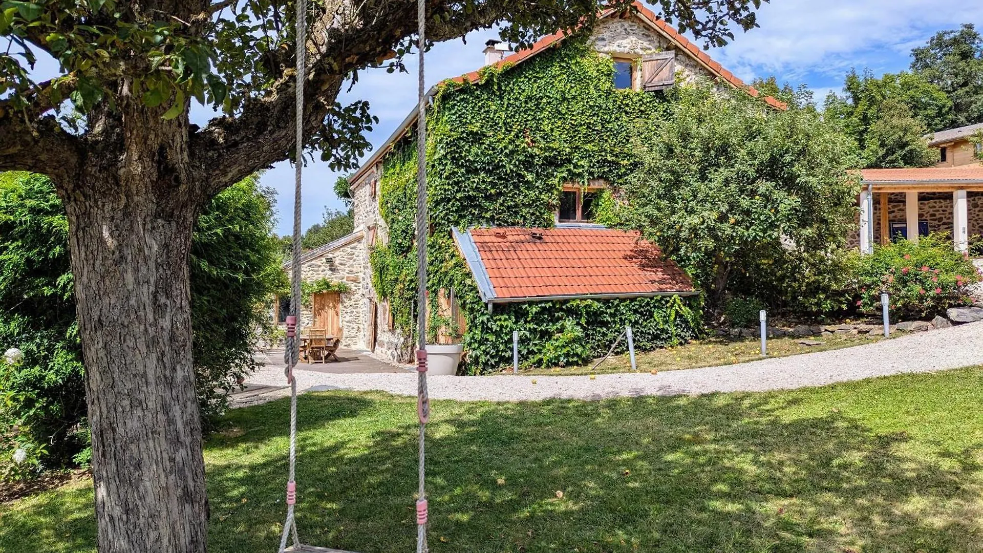 Gite D'Exception Avec Spa, Jardin Paysage Et Equipements Haut De Gamme A Blanlhac - Fr-1-582-201 Rosieres  Rosieres (Haute-Loire)